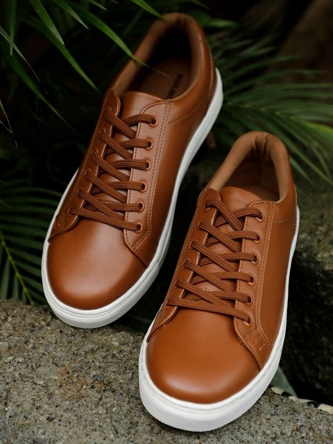 HIGHLANDER Men Brown Sneakers