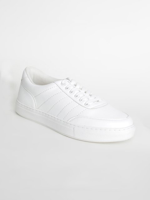 HIGHLANDER Men White Solid Sneakers